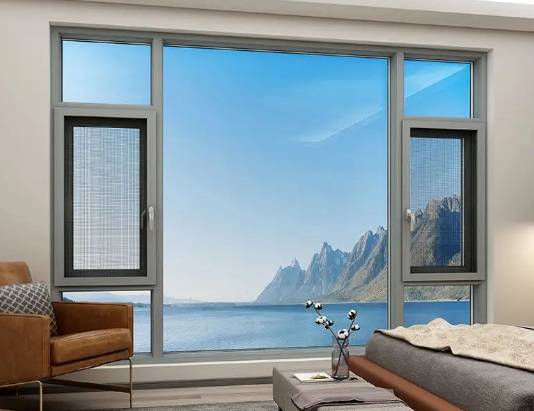 西格尔门窗多重防护,采用多锁点五金,防撞角设计,可